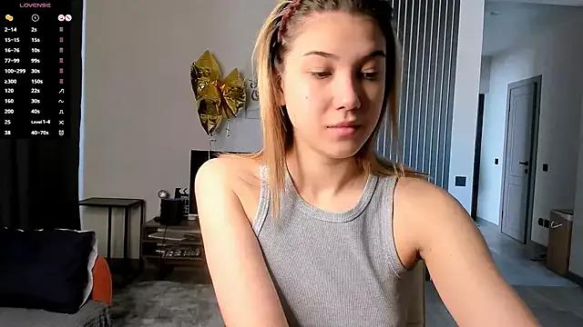 anya_shhh from StripChat