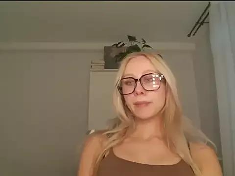 AnyaGold20 from StripChat