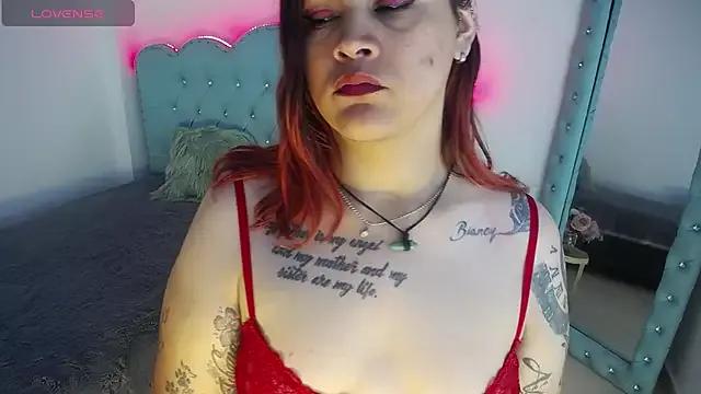 Aphril_evans from StripChat is Freechat