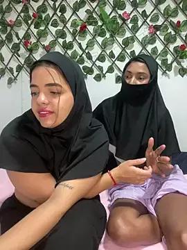 Arab_rainbow_girls from StripChat