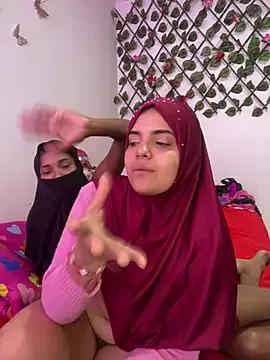 Arab_rainbow_girls from StripChat is Freechat