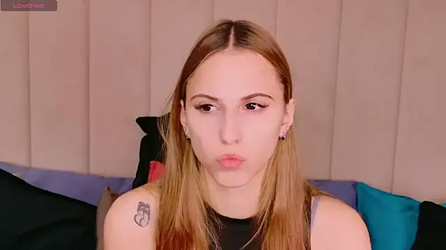 AriaBe11 on StripChat 