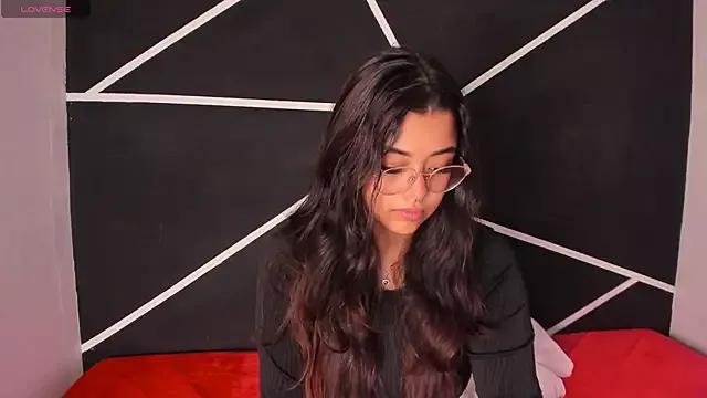 Ariana_Pierce from StripChat is Freechat