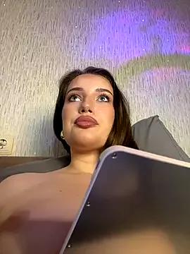 Ariana_Sanderss from StripChat is Freechat