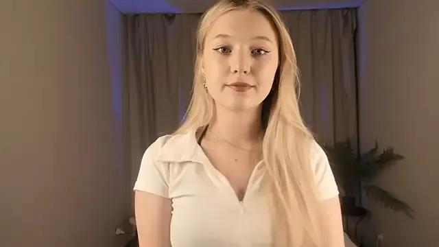 ArianeAumich from StripChat is Freechat