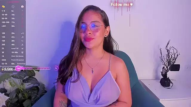 AriaRosse from StripChat is Freechat