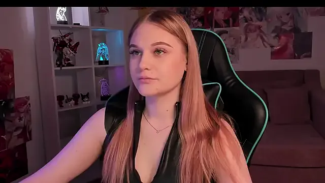 AriaWell from StripChat is Freechat