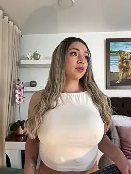 ariazschernitz1 from StripChat is Freechat