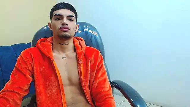 ariess_king from StripChat is Freechat