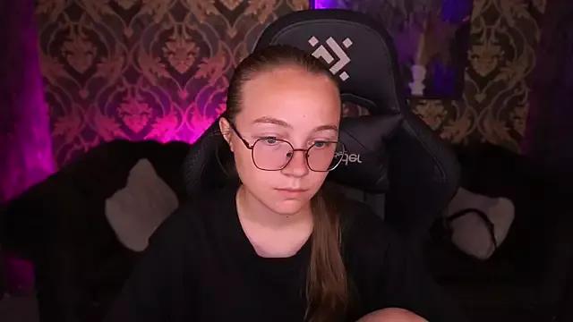 ArrinaWairr from StripChat is Freechat