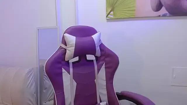 Try our streaming cams variety and talk on a personal level with our adorable girls streamers, showing off their bountiful shapes and dildos.