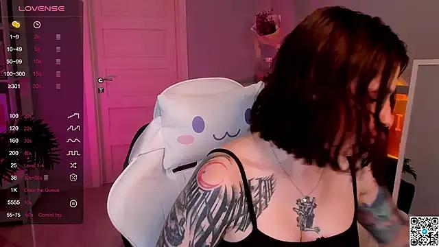 Arya_deepthroat_queen from StripChat