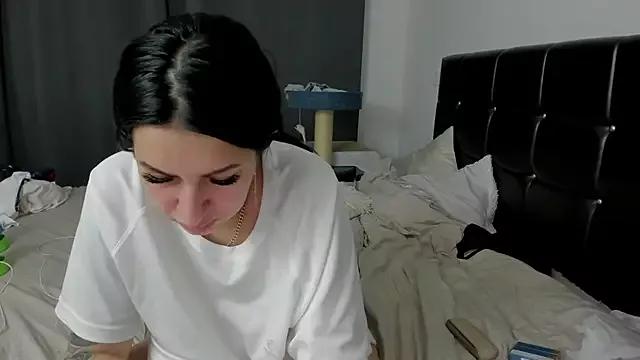 AryanaxXx from StripChat is Freechat