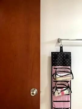 Cling to live show with Ashley_Simmons from StripChat 