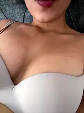 ateslimelisa from StripChat is Freechat