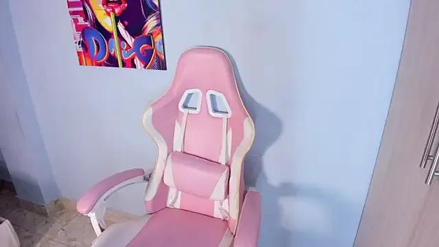 Try our streaming cams variety and talk on a personal level with our adorable girls streamers, showing off their bountiful shapes and dildos.