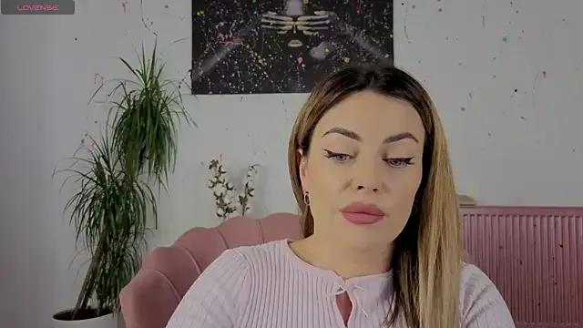 AuraGlow88 from StripChat