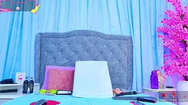 AuraRoss from StripChat