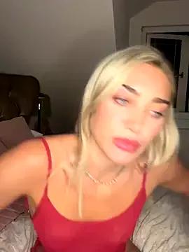 auriangel from StripChat is Freechat