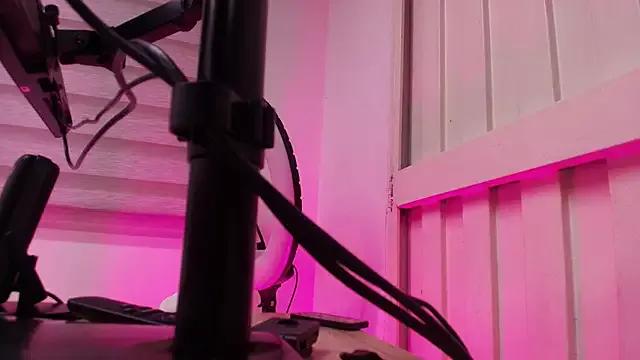 Auroraa_miller from StripChat is Freechat