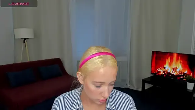 AuroraSkyee from StripChat is Freechat