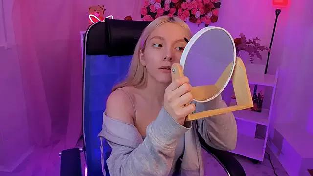 AuroraWrenfield from StripChat is Freechat