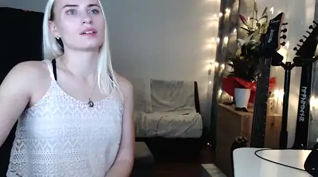 AutumnTreasure from StripChat