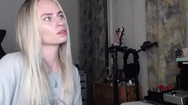 AutumnTreasure from StripChat is Freechat
