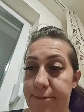 AvaDivaMilf from StripChat is Freechat