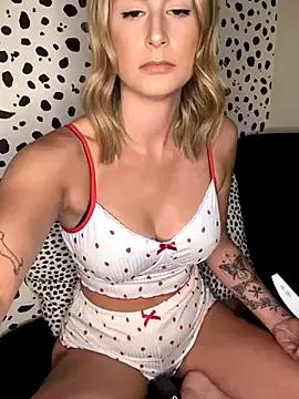 AvaRoseUK from StripChat is Freechat