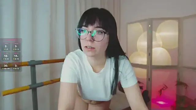 Avelyne_ from StripChat is Freechat