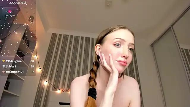Awwwrora from StripChat