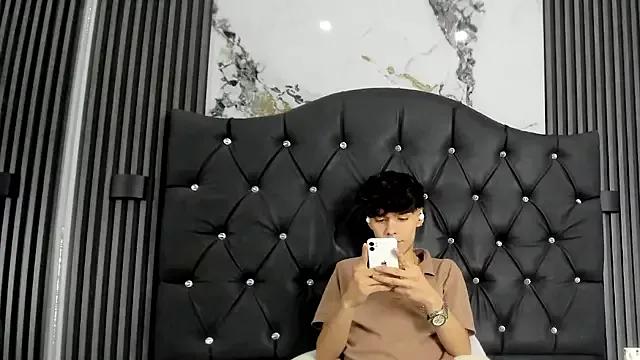 AxelWolfe from StripChat is Freechat