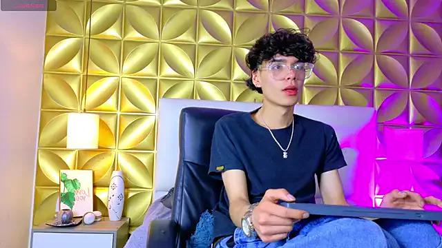 AxelWolfe from StripChat is Freechat