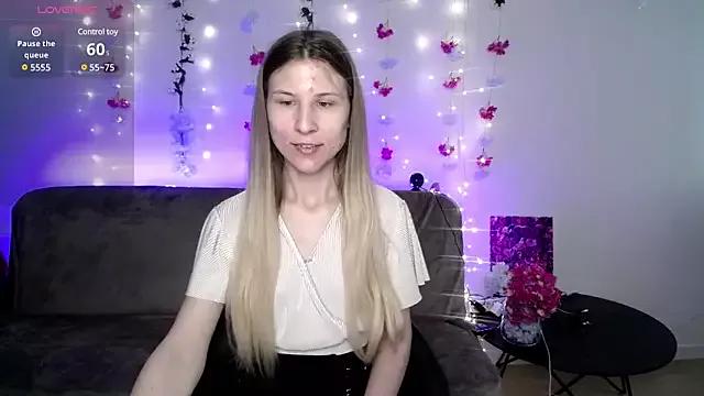 Ayla_Molly from StripChat is Freechat