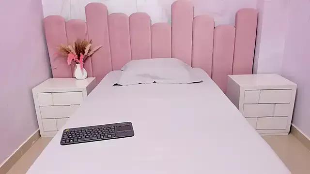 Try our streaming cams variety and talk on a personal level with our adorable girls streamers, showing off their bountiful shapes and dildos.