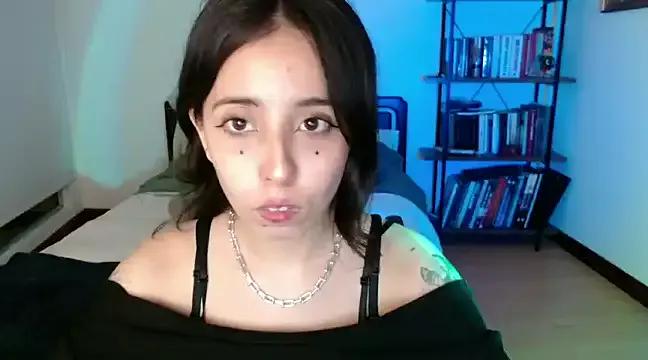 babyluna_8_8 from StripChat