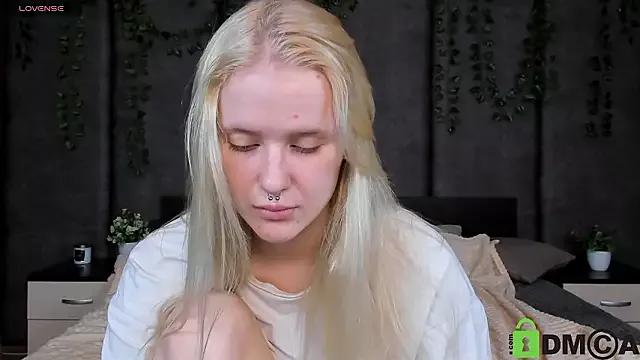 BabyMelina from StripChat