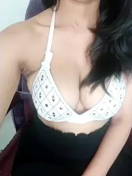 babyqueen001 from StripChat