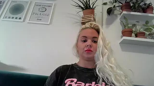Try our streaming cams variety and talk on a personal level with our adorable girls streamers, showing off their bountiful shapes and dildos.