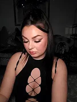 BaddieBellaUK from StripChat is Freechat