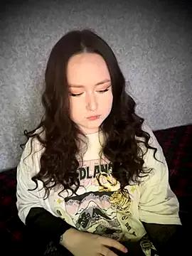 BambiGlow from StripChat is Freechat