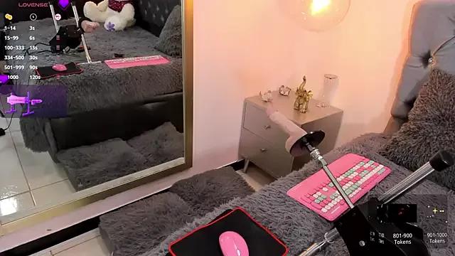 Try our streaming cams variety and talk on a personal level with our adorable girls streamers, showing off their bountiful shapes and dildos.