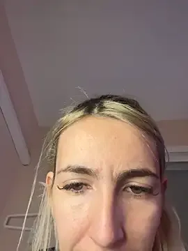 BarbieBlondieGirl on StripChat 