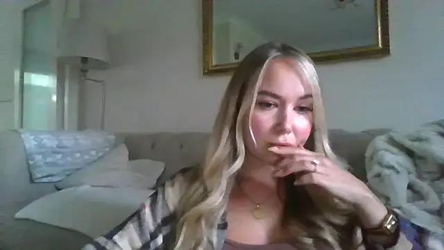 BarbieDolly_x from StripChat is Freechat