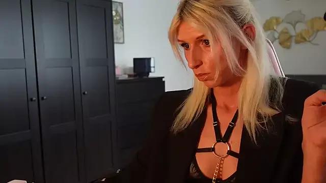 barbiplaymate from StripChat is Freechat