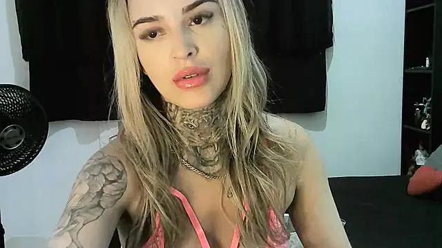 bbholli from StripChat