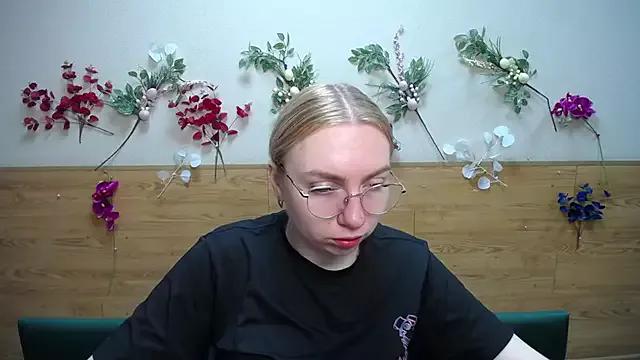 BeatriceFly from StripChat is Freechat