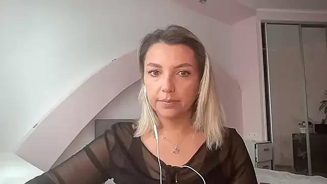 Beautysoul_ from StripChat is Freechat