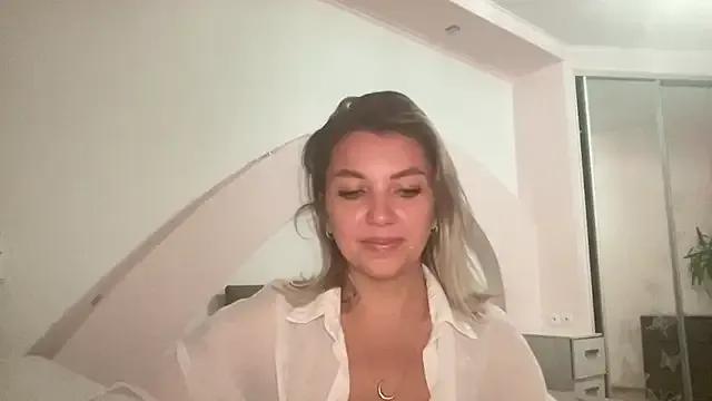 Beautysoul_ from StripChat is Freechat